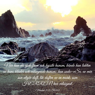 Picture 03 - 1 Mosebok 27:27 SV1917 - När han då gick fram och kysste honom, kände - Bible Verse Picture