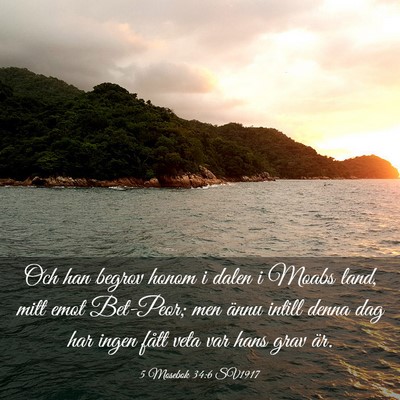 Picture 03 - 5 Mosebok 34:6 SV1917 - Och han begrov honom i dalen i Moabs land, mitt - Bible Verse Picture