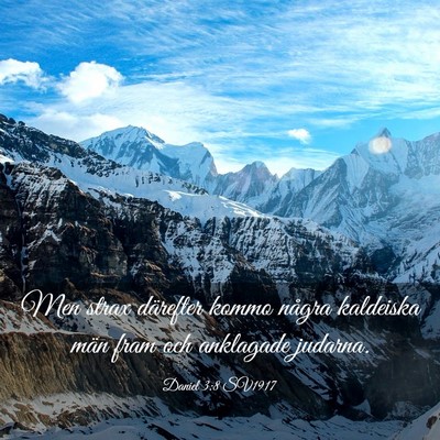 Picture 03 - Daniel 3:8 SV1917 - Men strax därefter kommo några kaldeiska män - Bible Verse Picture