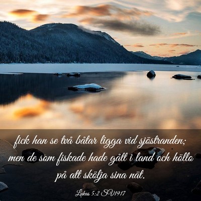Picture 03 - Lukas 5:2 SV1917 - fick han se två båtar ligga vid sjöstranden; - Bible Verse Picture